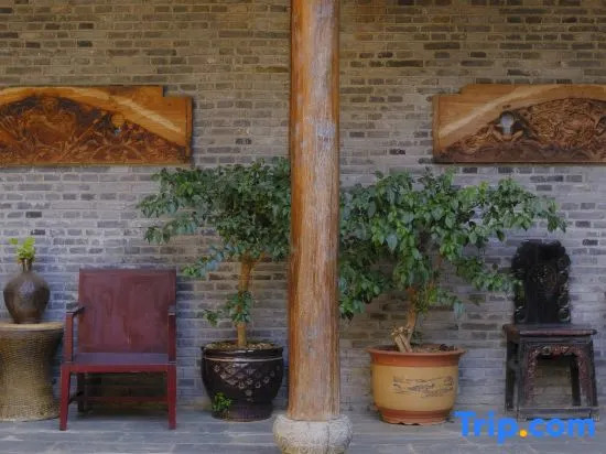 Yulong Qiantang Inn (Lijiang Shuhe Ancient Town)