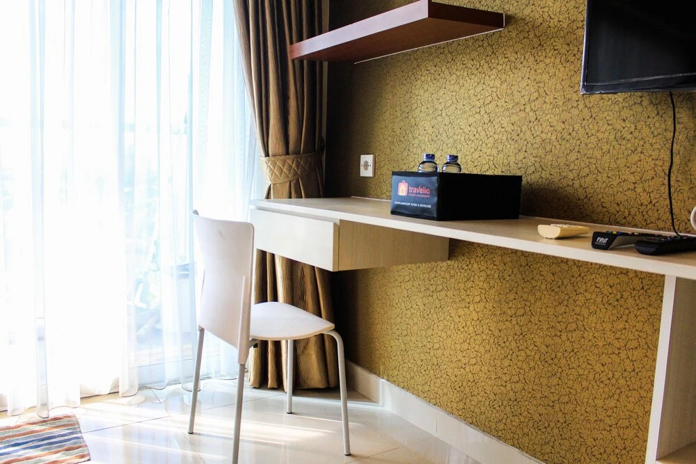 Fully Furnished Studio Apartment at Tamansari The Hive