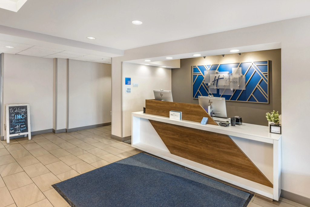 Holiday Inn Express Crestwood by IHG