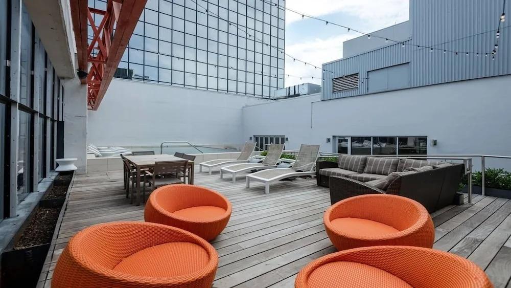 26th FL Bold CozySuites w/pool, gym, roof