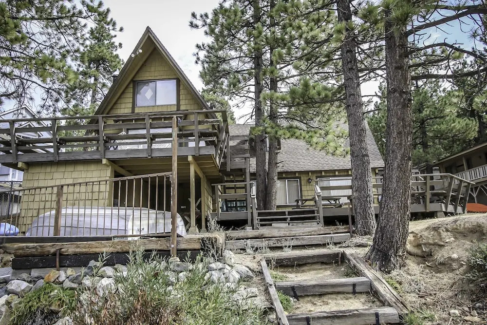 Cabin On The Lake - 2 Br cabin by RedAwning