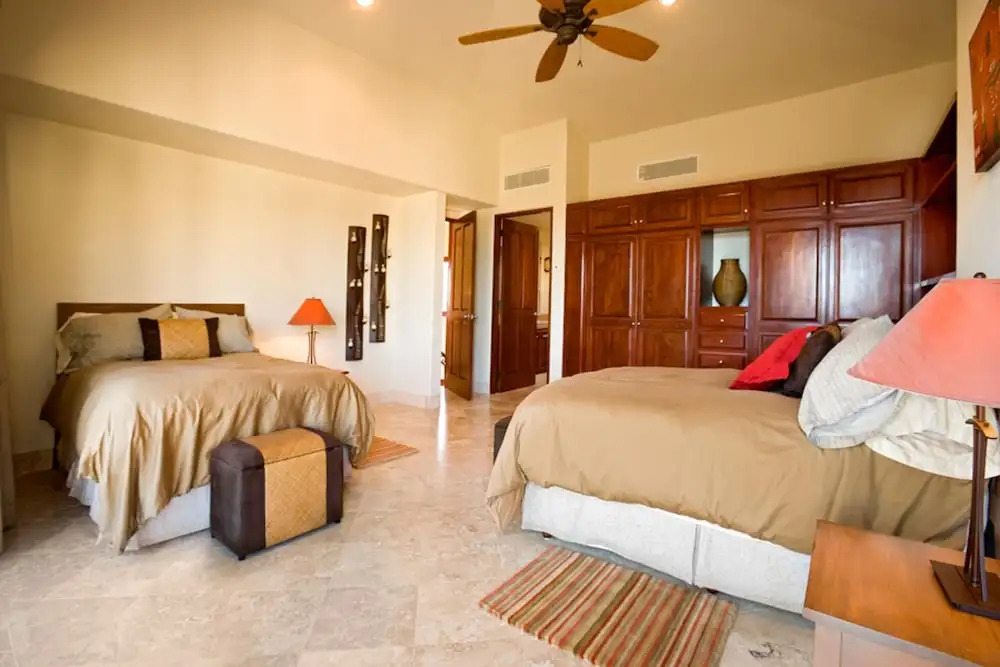 3,000 Sq. Ft. Villa With Beach Club Access: Villa de Phoenix