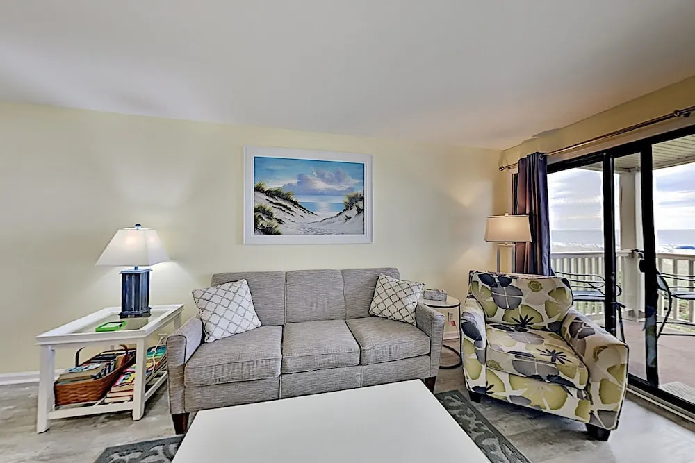 Lovely Surfside Shores Gem: Beach Access & Pool 2 Bedroom Condo