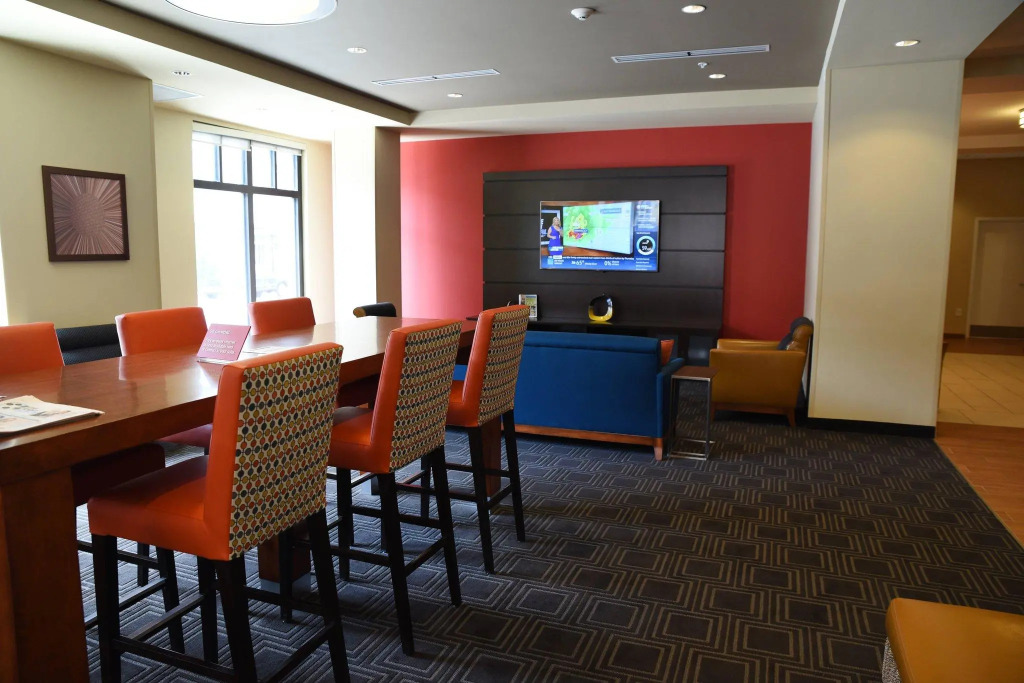 TownePlace Suites by Marriott Lawrence Downtown