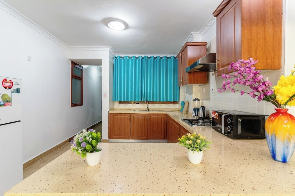 Luxury 4BR Kilimani - Rooftop Pool & Gym