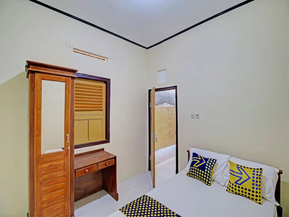OYO Life  92953 Nirmala Kost
