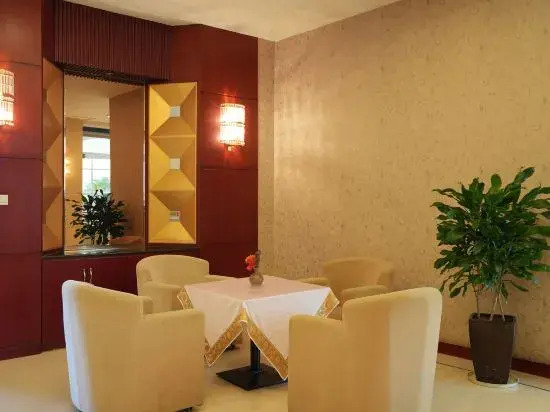 Tengchong Aviation Holiday Hotel