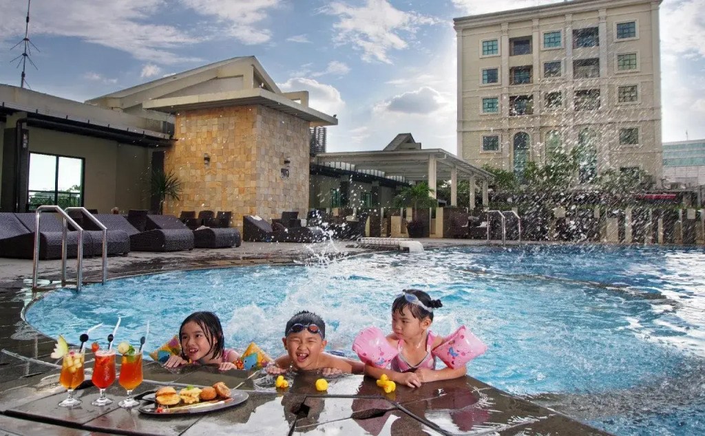 Grand City Hall Hotel & Serviced Residences