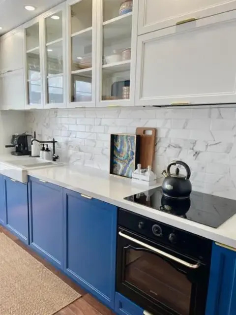 Executive 2 Bedroom Apartment + Parking