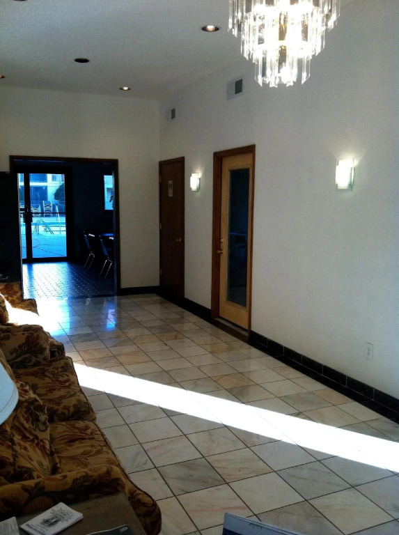 Oaktree Inn and Suites