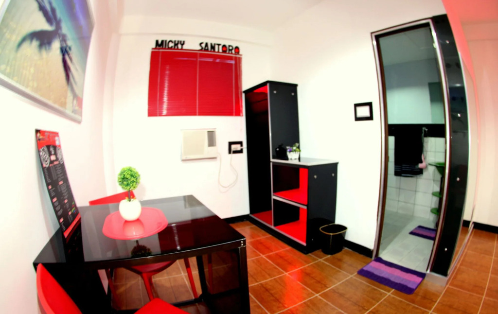 Micky Santoro Hotel & Restaurant
