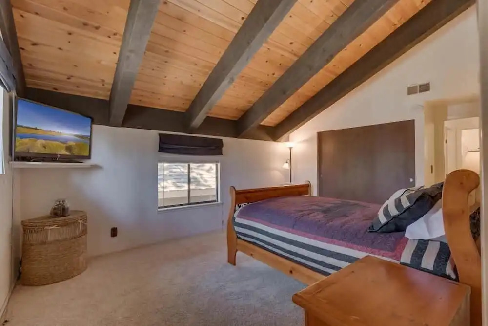 The Knotty Bear - Three Bedroom Home
