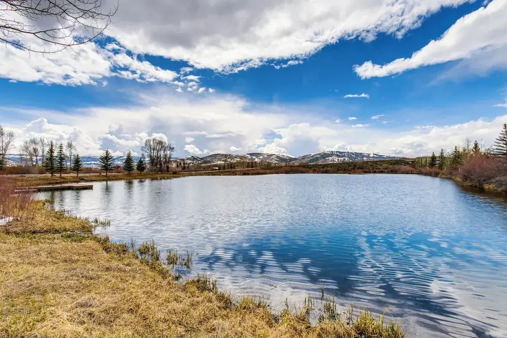 Riverfront Cabin, 4 Mi to Granby Ranch