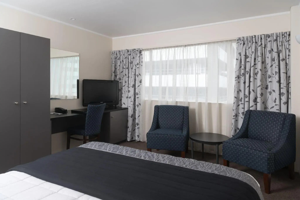 West Plaza Hotel
