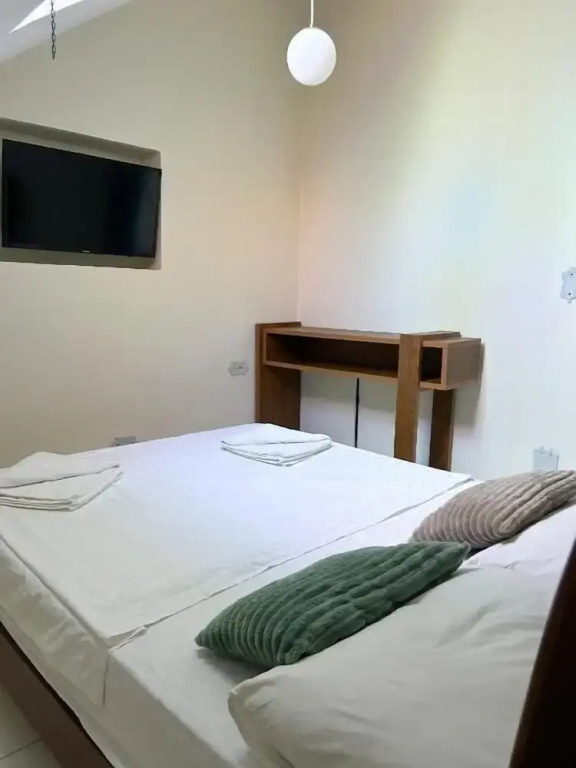 Hostel Castell Di Madre
