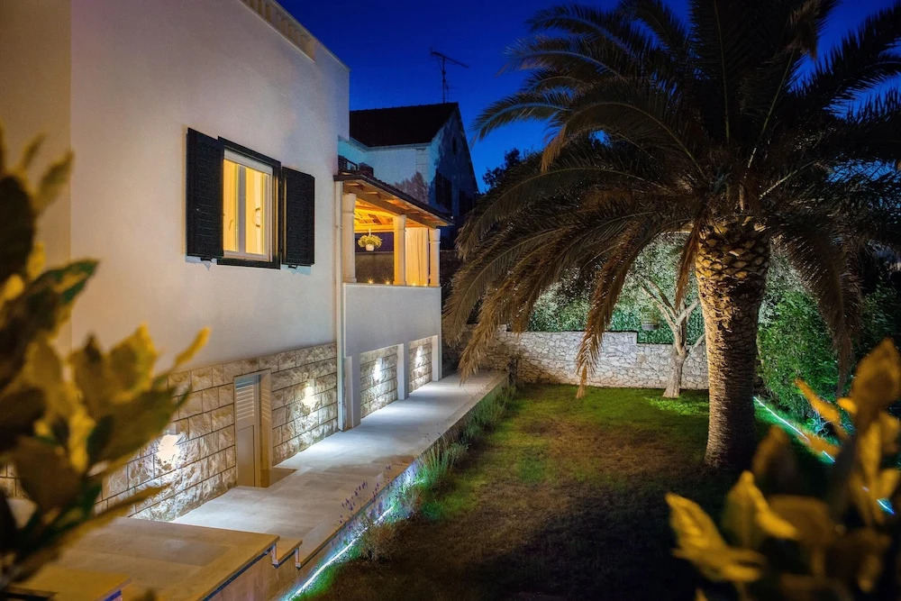 House With 3 Bedrooms in Supetar, With Wonderful sea View, Enclosed Ga