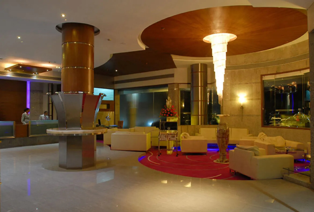 Peninsula Grand