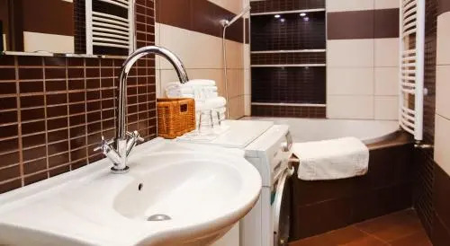 Leo Apartment