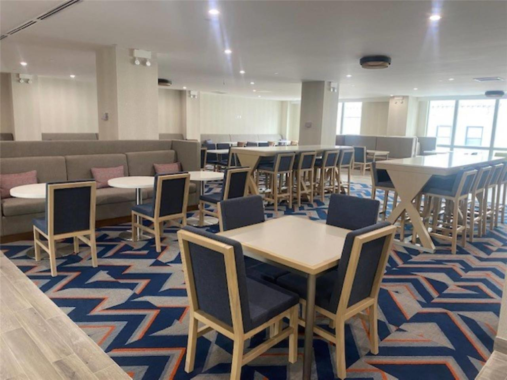 La Quinta Inn & Suites By Wyndham Queens NYC JFK AirTrain