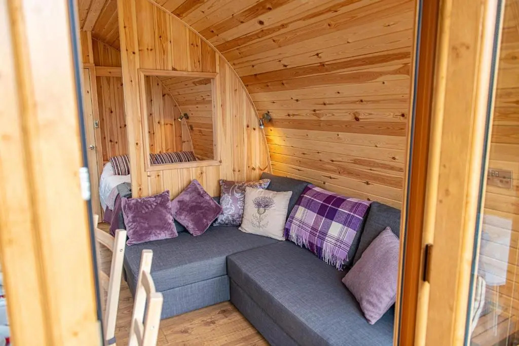 Beinn A Ghlo Luxury Glamping Pod with Hot Tub & Pet Friendly at Pitilie Pods