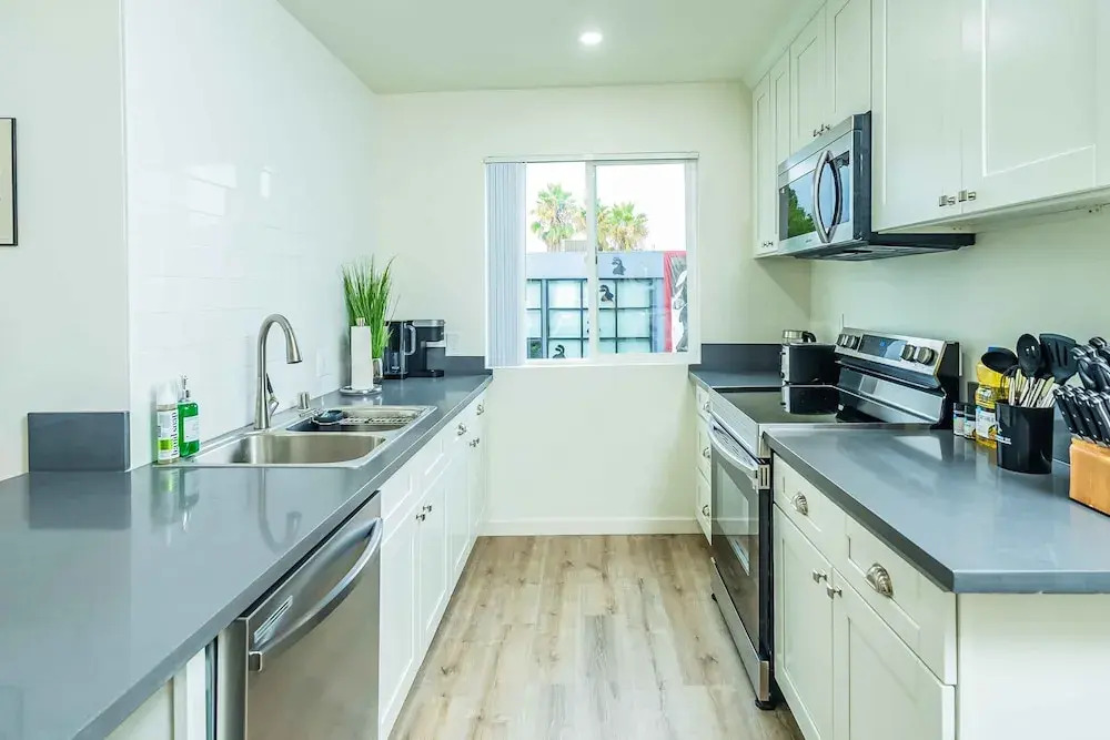 Newly Remodeled 2b2b APT Near Pasadena Old Town