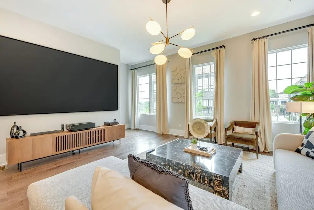 Chic Atlanta Vacation Rental ~ 1 Mi to Downtown!