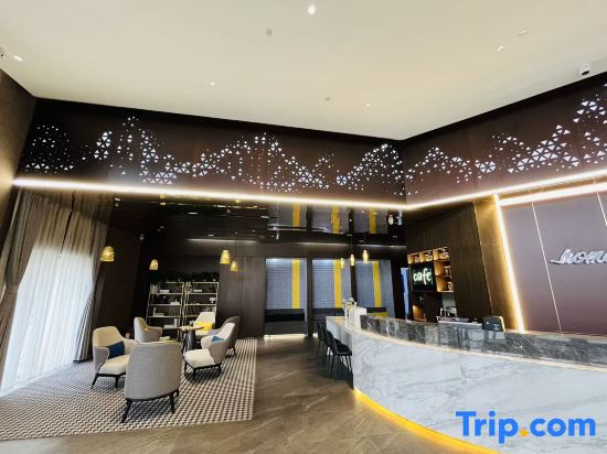 Homeinn Plus Hotel (Qiqihar High-speed Railway Station Hecheng Park)