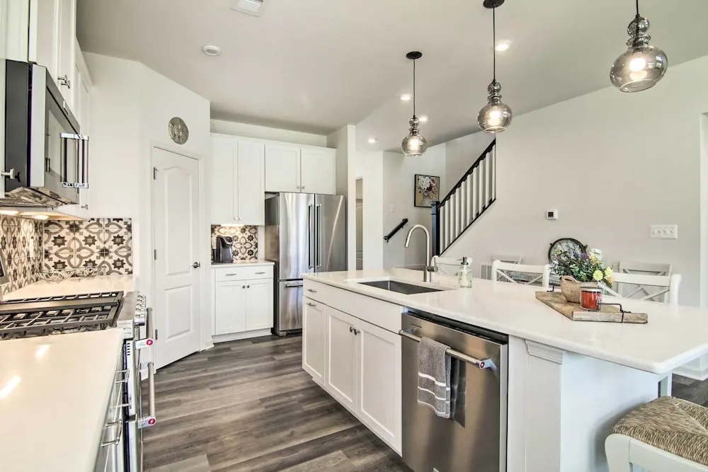 5 Mi to Beach & Pool Access: Bishop's Landing Home