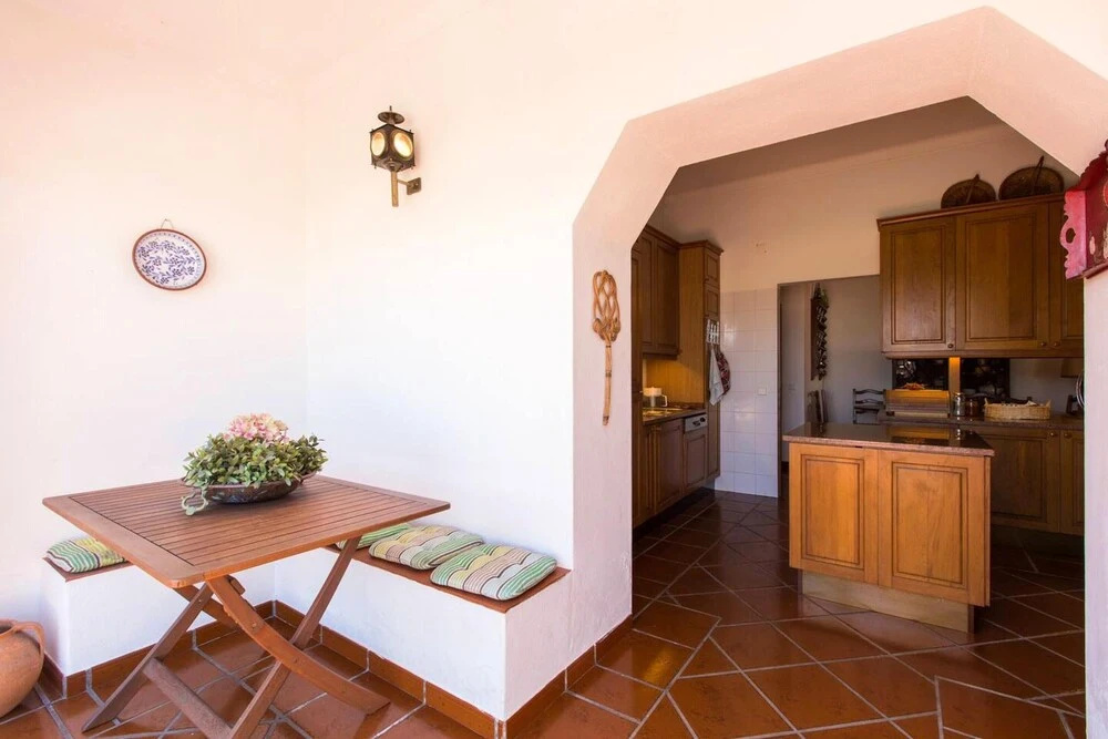 House With 5 Bedrooms in São Martinho do Porto, With Furnished Terrace and Wifi Near the Beach