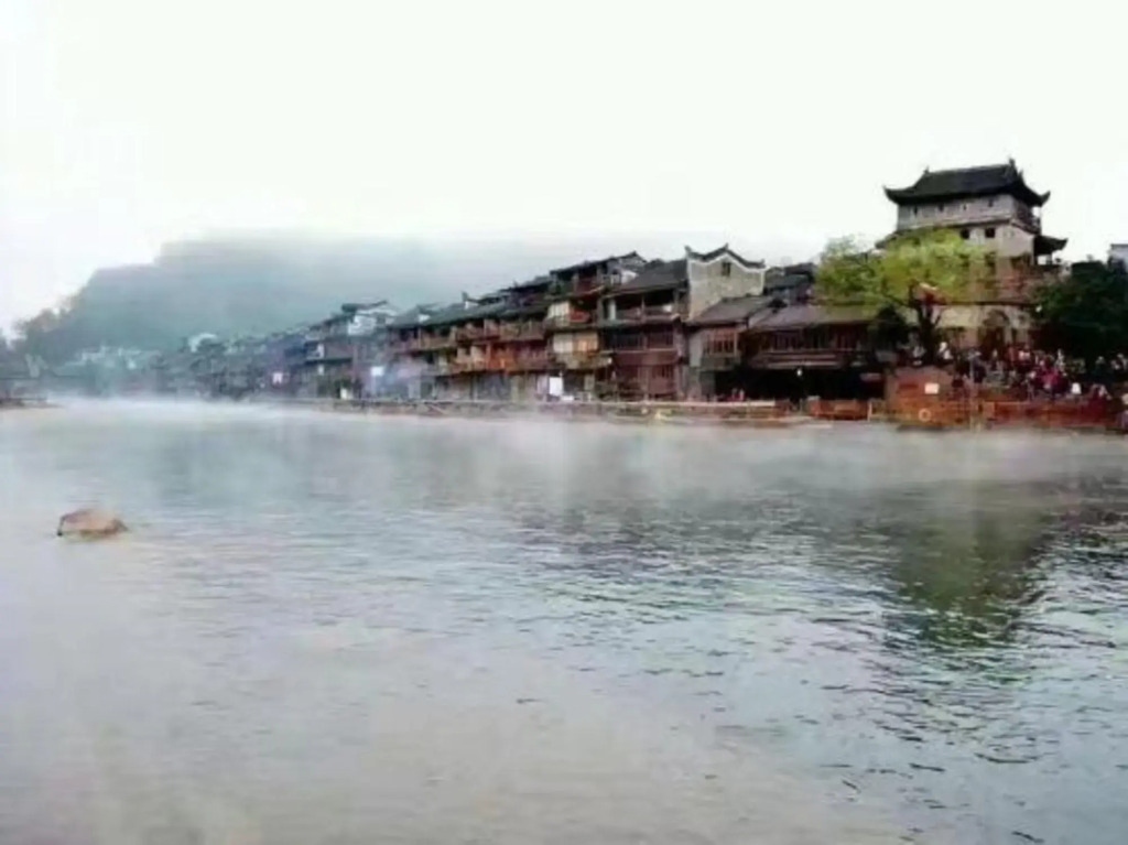 Fengyuan Yuanjiangjing Hotel
