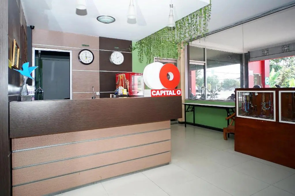 Capital O 2885 Hemra Hotel
