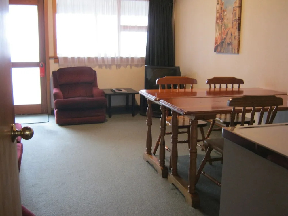Blue Dolphin Motel