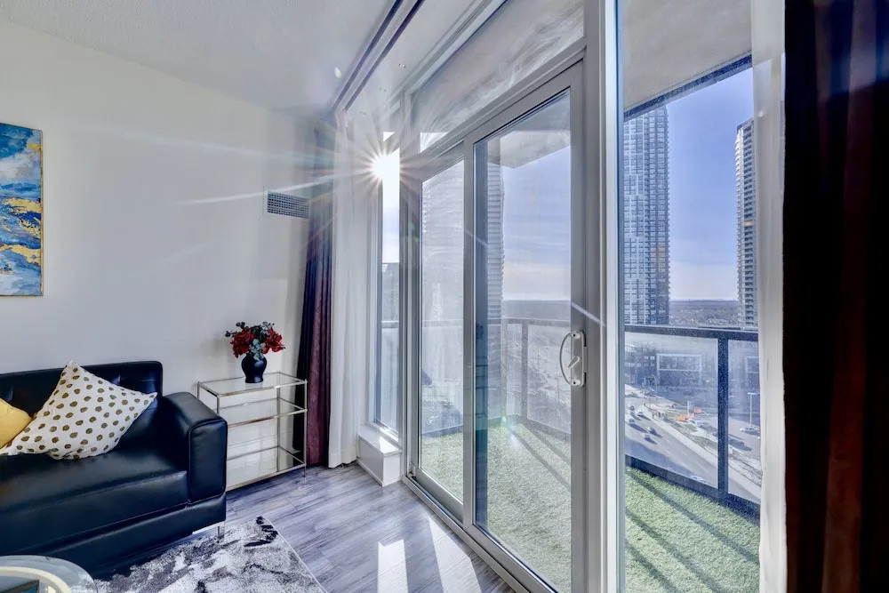 Grand Royal Condos -Mississauga SQ One