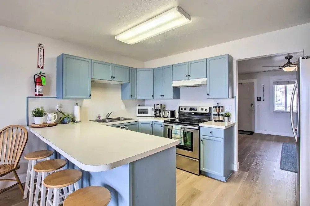 Spacious Garden City Townhome w/ Lake Views!