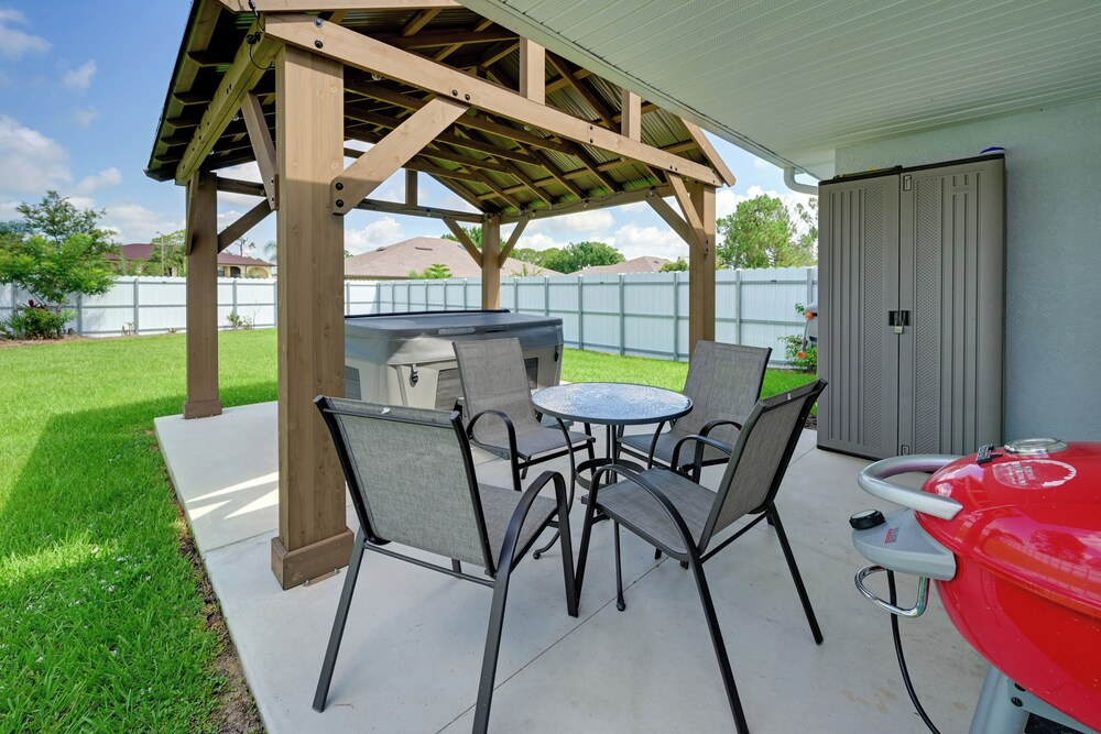 Hot Tub & Fenced Yard: Home in Sebring