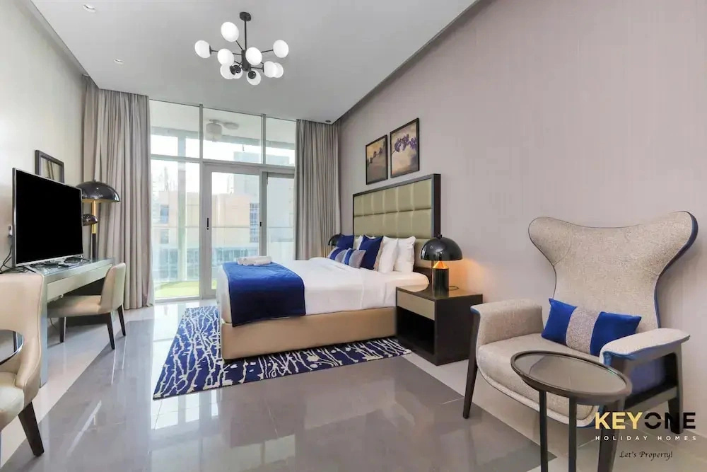 Majestine Stylish Studio with Canal View
