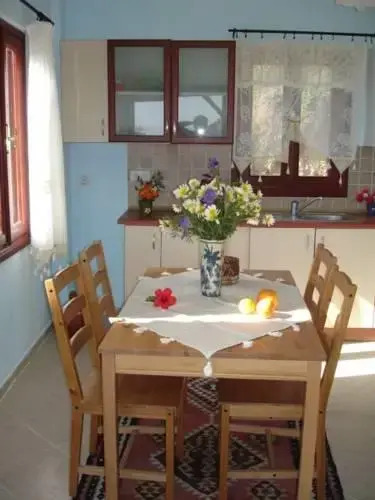 Avlana House
