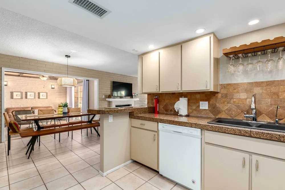 'casa Feliz' Old Town Condo w/ Patio & Pool Access