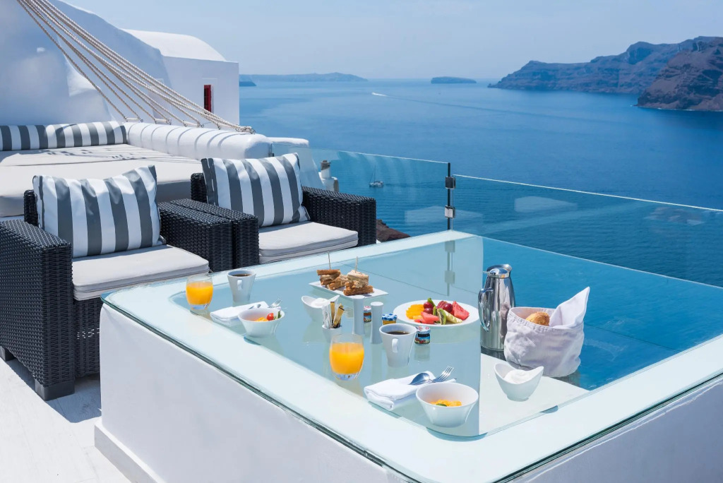 Hyperion Oia Suites