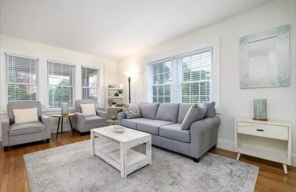 Black Rock Home - 4 bed - Jacuzzi Bath - Beach