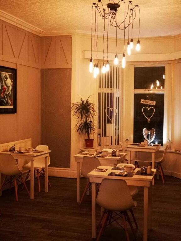 Lynbar Hotel