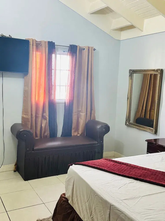 Apartment Sleeps 4 With En-suite Bathrooms