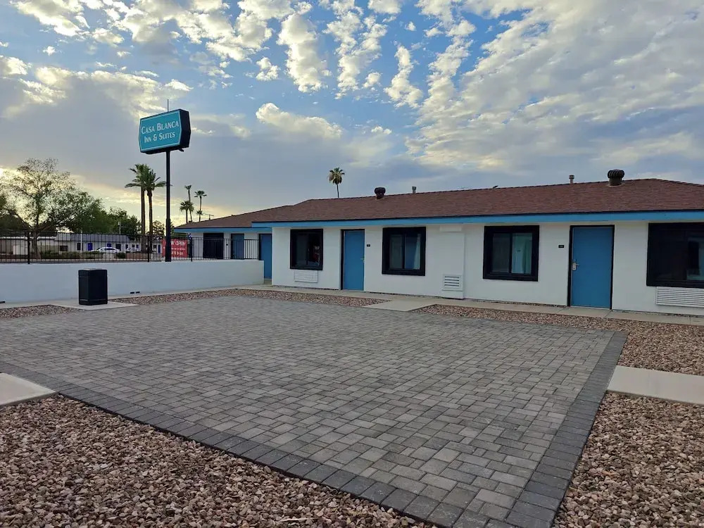Casa Blanca Inn and Suites