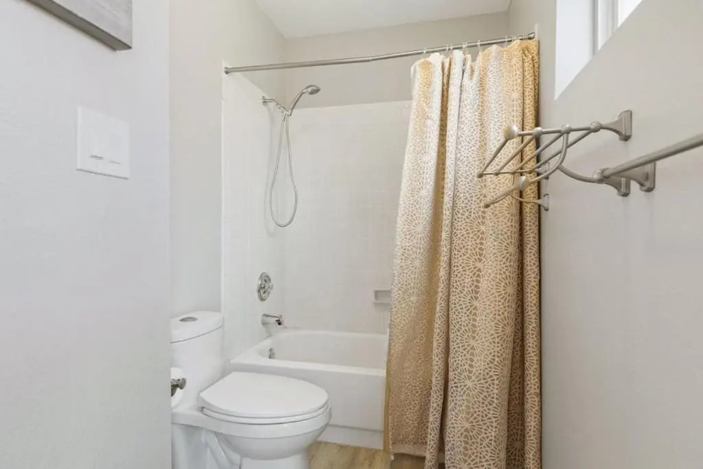 Modern and Stylish Remodeled 4 Bdrm w/ HTD Pool!