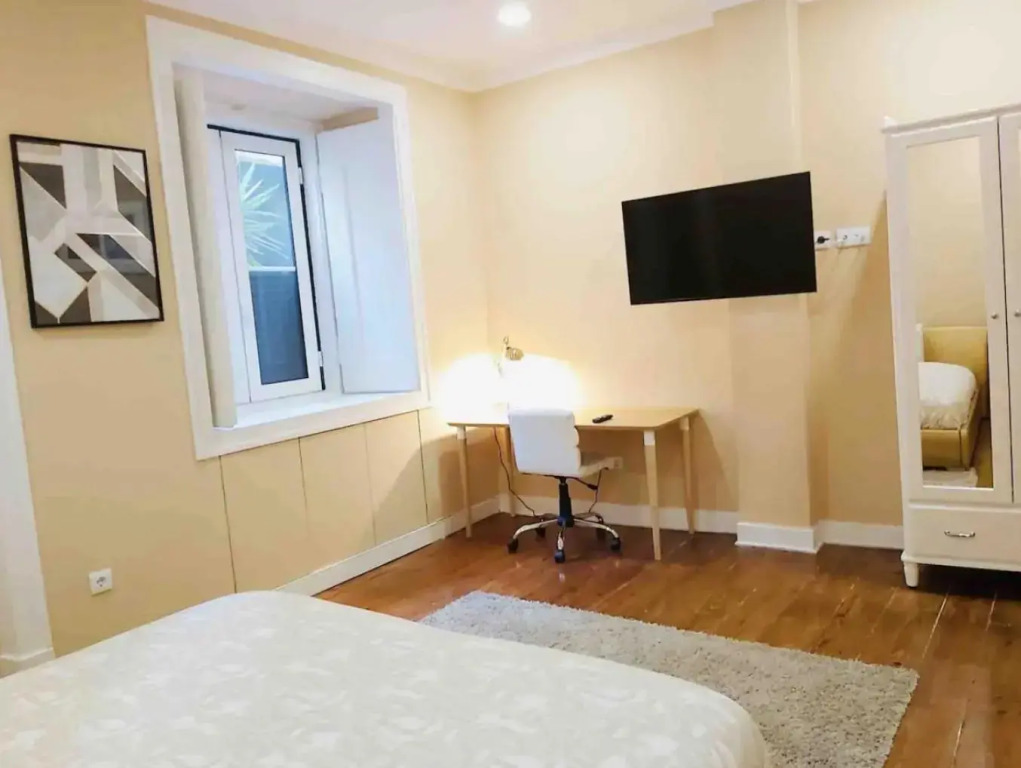 Charming 4 bedroom apartment in Chiado