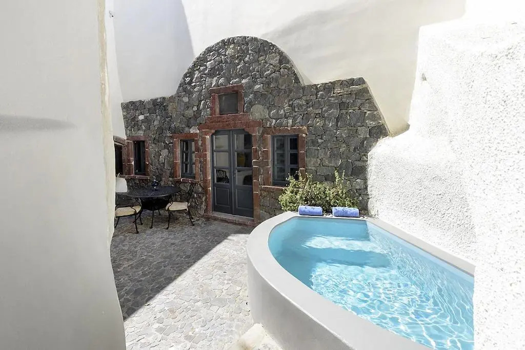 Casasantantonio 18th Century Luxury Mansion