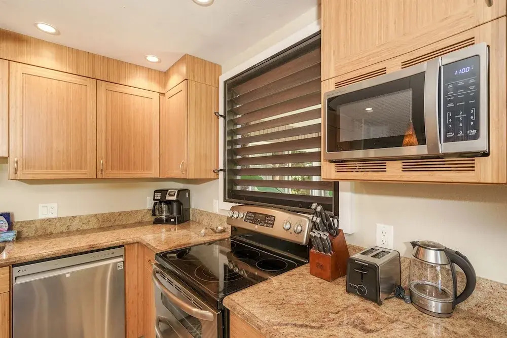Hale Hui Kai 106 - Beautiful Ground Floor Unit, on Keawakapu Beach, Split AC!