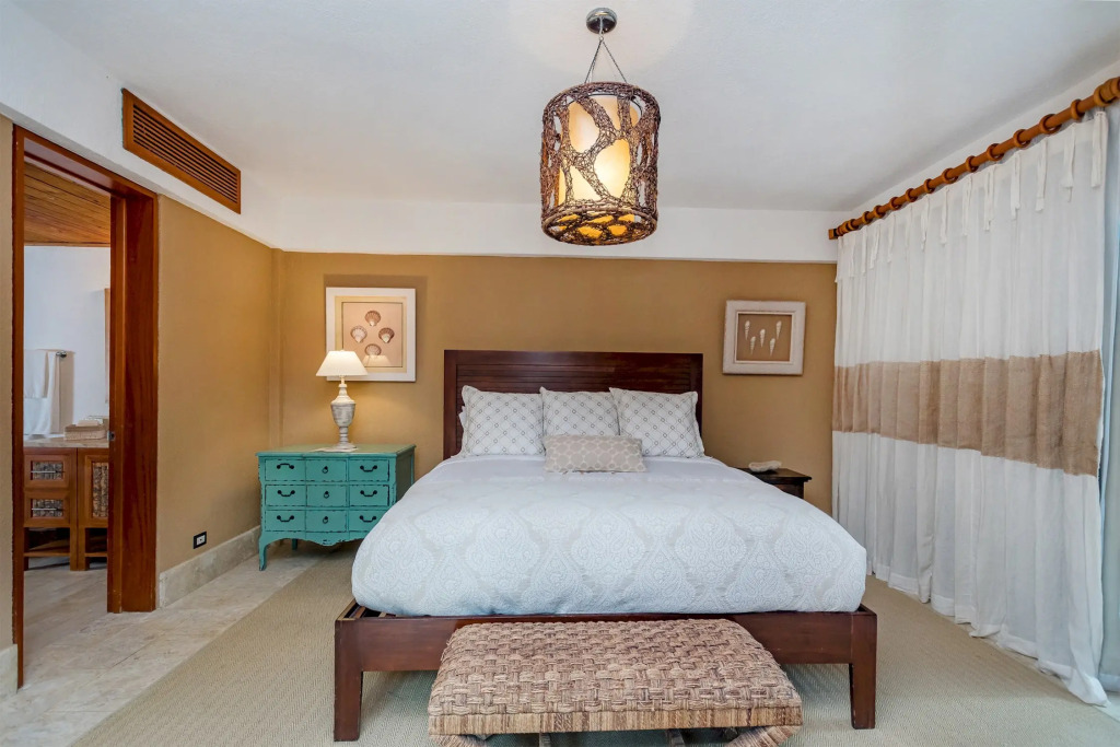 Luxury villa at Cap Cana Resort - Chef, maid, butler and golf cart are included
