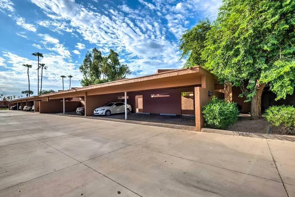 3 Mi to Old Town: Scottsdale Condo w/ Pool & Lake