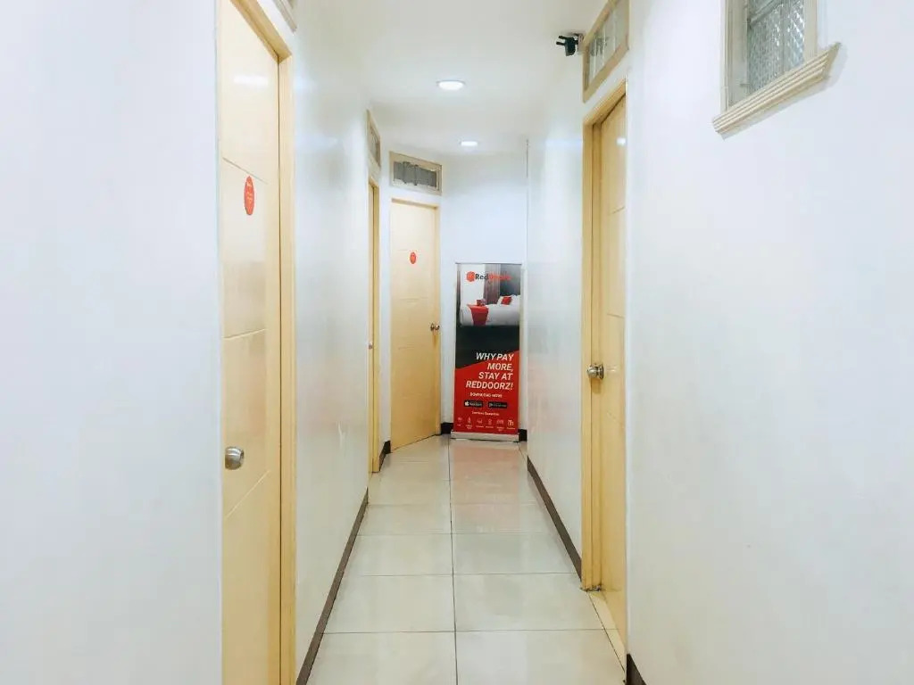 RedDoorz @ El Cuarto SRP Talisay